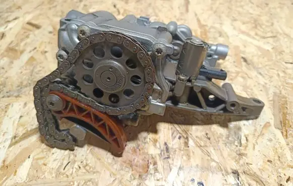 Mercedes-Benz CLS C218 X218 Oil pump 2781810547