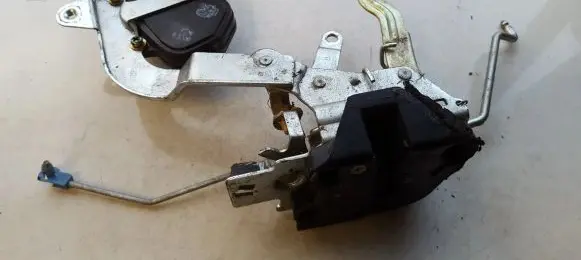 Suzuki Jimny Front door lock