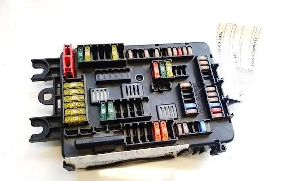 BMW 1 E81 E87 Fuse box set 10688710