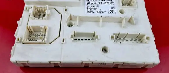 Mercedes-Benz E A207 Convertible roof control unit A2079004200