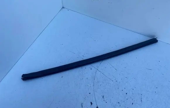Volvo V60 Rubber seal front door window/glass 