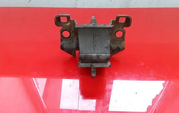 Nissan Navara D40 Engine mount bracket 11220EB300