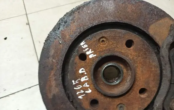 Citroen Berlingo Front wheel hub spindle knuckle