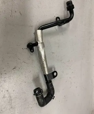 Audi Q7 4M Coolant pipe/hose 06L121085J