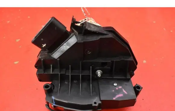 Volvo S60 Rear door lock 31301943