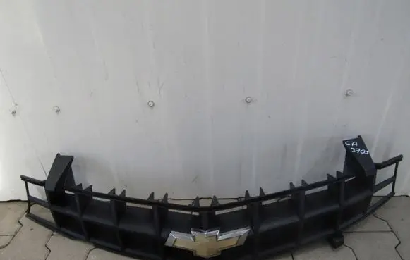 Chevrolet SS Front bumper upper radiator grill 255273500