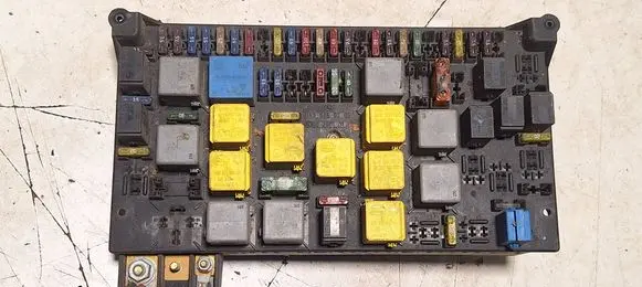 Mercedes-Benz ML W163 Fuse module 1635450205 08200101