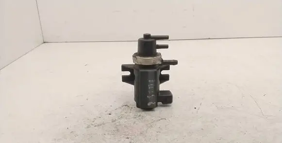 BMW 5 E39 Turbo solenoid valve 72190323 2246175 95T153