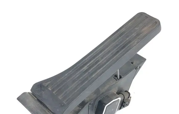 Accelerator throttle pedal