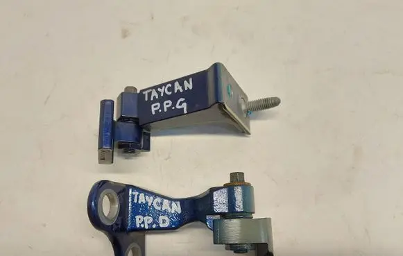 Porsche Taycan 9J1 Front door hinge set PORTAYZAW4090428