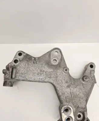 Renault Trafic III (X82) Engine mounting bracket 112318640R