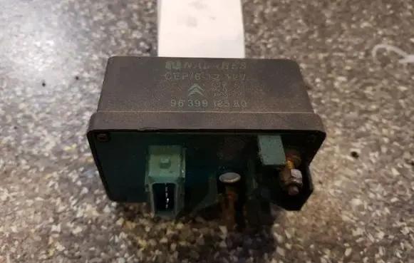 Peugeot 607 Glow plug pre-heat relay 9639912580