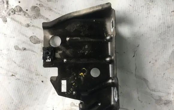 Citroen C4 I Picasso Fender mounting bracket