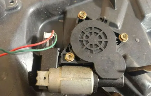 Mazda 6 Front door window regulator motor 