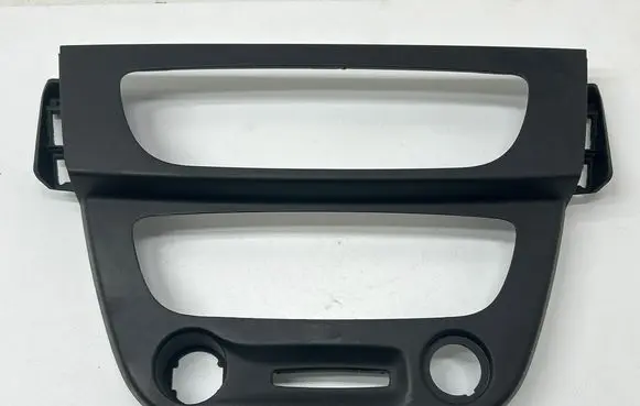 Renault Megane III Radio/GPS head unit trim 682600003R 40334M