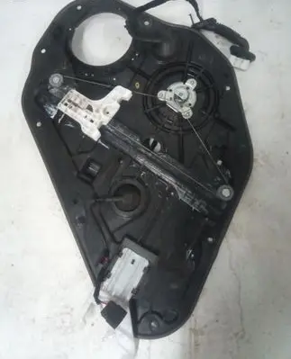 Rear door manual window regulator