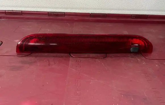 Third/center stoplight