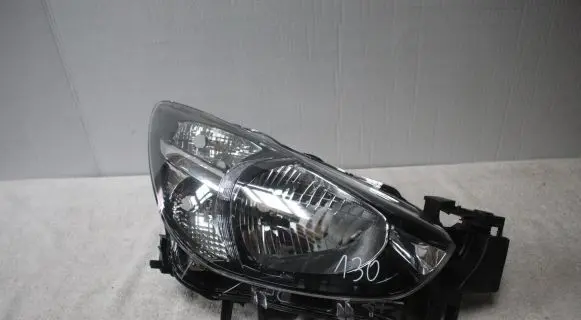 Mazda 2 Headlight/headlamp