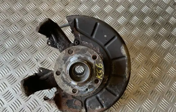 Volkswagen Golf VI Front wheel hub 