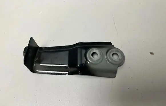 BMW X7 G07 Fender mounting bracket 7418217