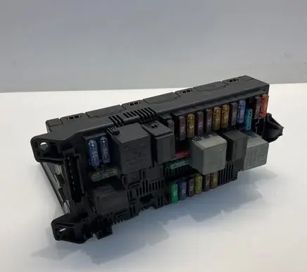 Mercedes-Benz E W211 Fuse module 2115453901 A2115453901