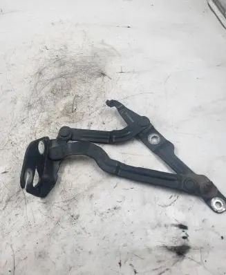 Audi A4 S4 B5 8D Tailgate/trunk/boot hinge 8D5827301C