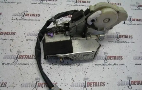 Honda CR-V Front door lock