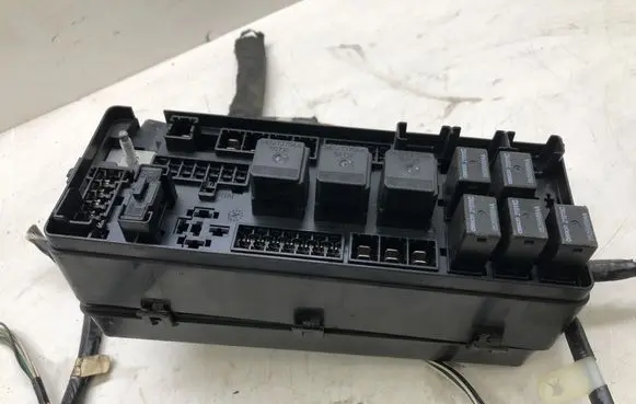 Chrysler 300 - 300C Fuse module P04607524AD