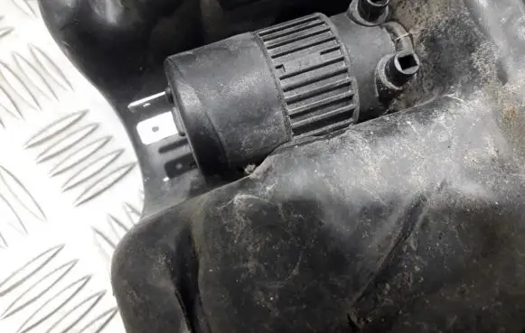 Opel Omega B1 Windscreen/windshield washer pump
