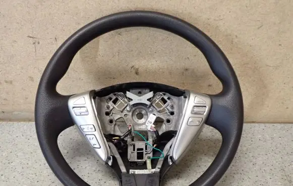 Nissan Note (E12) Steering wheel