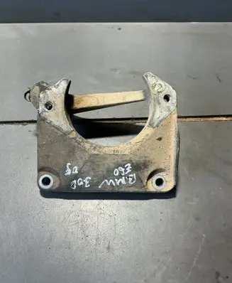 BMW 5 E60 E61 Engine mounting bracket 6761117