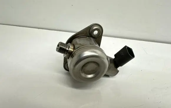 BMW 7 F01 F02 F03 F04 Fuel injection high pressure pump 7595339
