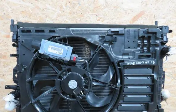 Ford Kuga II Radiator set 8V619L440AC