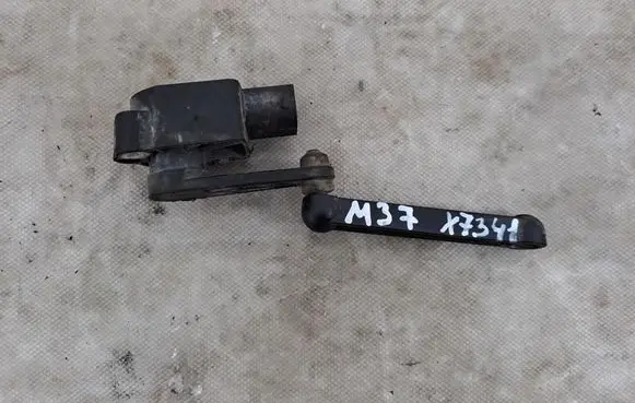Headlight/headlamp level sensor