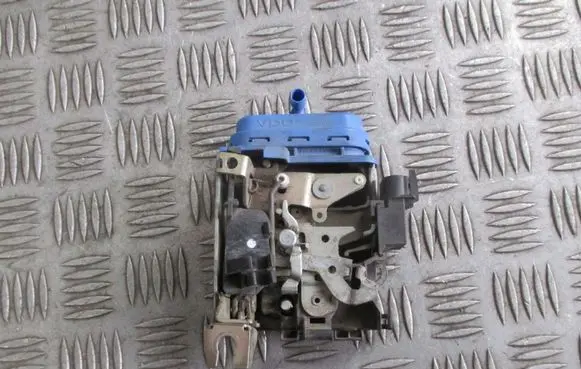 Audi A8 S8 D2 4D Rear door lock 4D0839015D