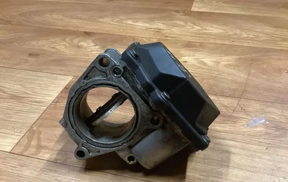 Volkswagen PASSAT B6 Throttle valve 03G128063A