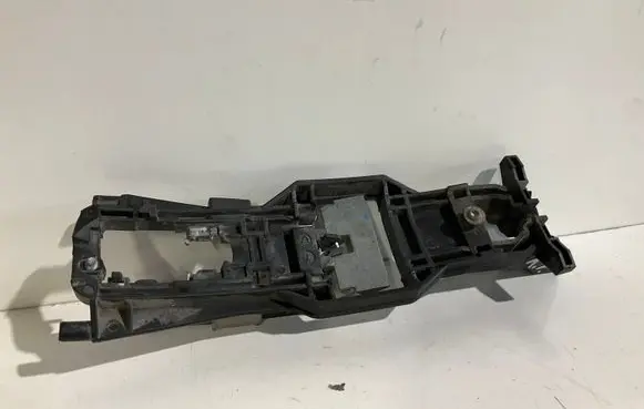 Mercedes-Benz E W211 Front door exterior handle/bracket 