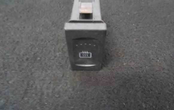 Volkswagen PASSAT B5 Windscreen/window heater switch 3b0959621c