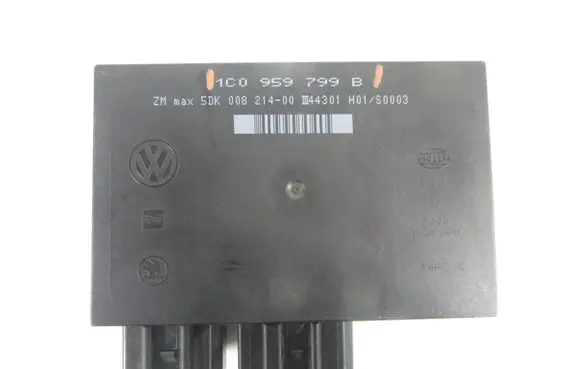 Skoda Octavia Mk1 (1U) Central body control module 1C0959799B