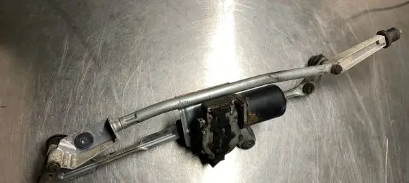 Volvo S80 Front wiper linkage and motor 8648343
