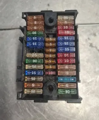 Volkswagen Transporter - Caravelle T5 Fuse module 7H0937617