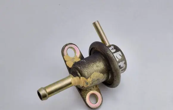 Mazda Demio Fuel pressure regulator