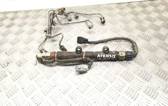 Toyota Avensis T250 Fuel main line pipe 8945860010 05E12