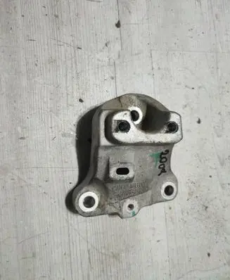 Peugeot 2008 II Gearbox mounting bracket 9824272980