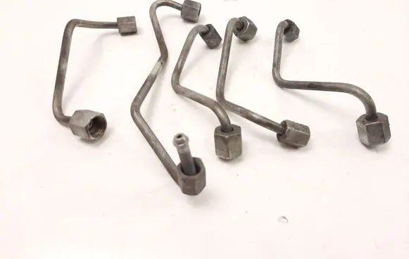 KIA Carens II Fuel injector supply line/pipe 