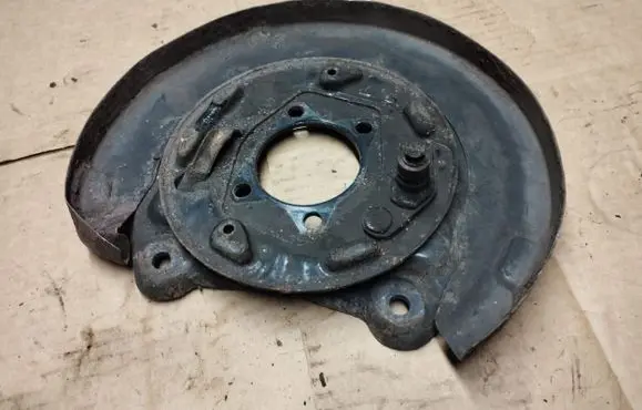 Chrysler Sebring (ST-22 - JR) Rear brake disc plate dust cover 