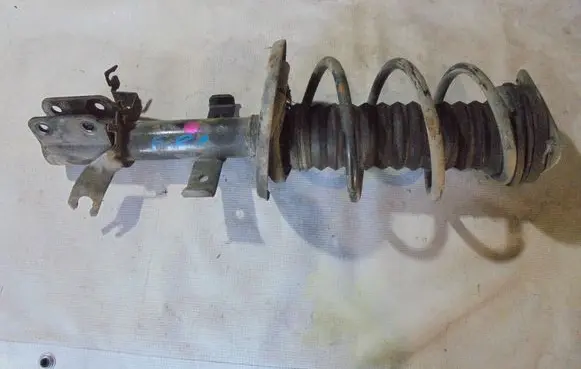 Renault Clio IV Front shock absorber/damper