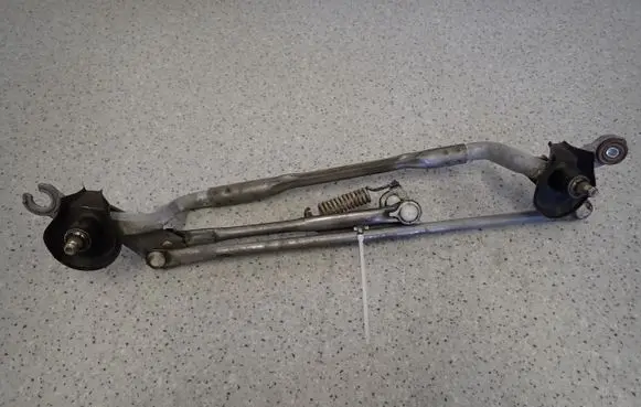 Toyota Verso Front wiper linkage 