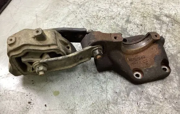 Volvo V70 Driveshaft support bearing bracket 30787842