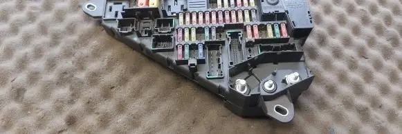 BMW 5 E60 E61 Fuse module 6906588 518811062